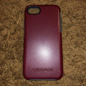 Maroon iPhone 8 otter box case